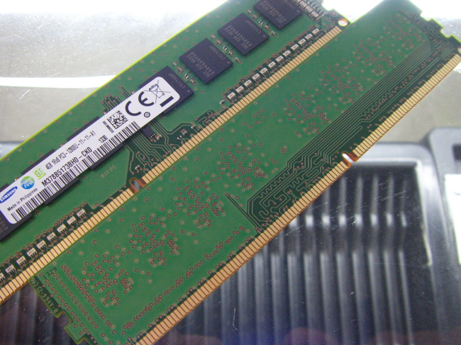 삼성 데스크탑 DDR3 4GB PC3-12800U 단면
