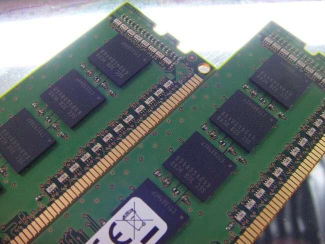 삼성 데스크탑 DDR3 4GB PC3-12800U 단면