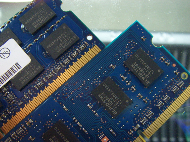 [중고]외산 노트북 DDR3 2GB PC3-10600S