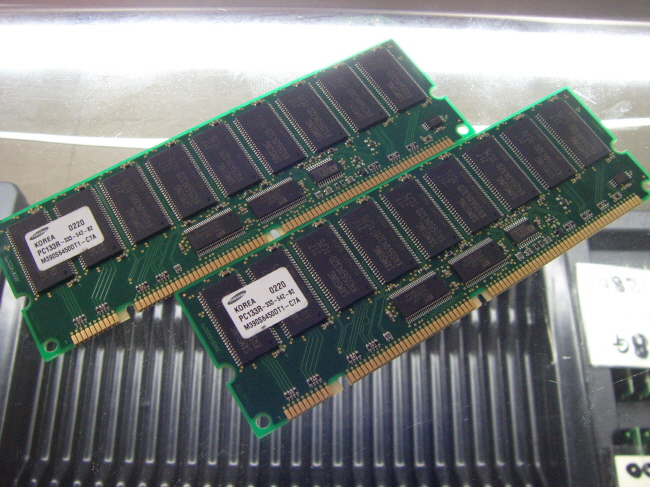 [중고]삼성 서버용 SDR 512MB PC-133R REG ECC