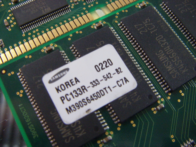 [중고]삼성 서버용 SDR 512MB PC-133R REG ECC