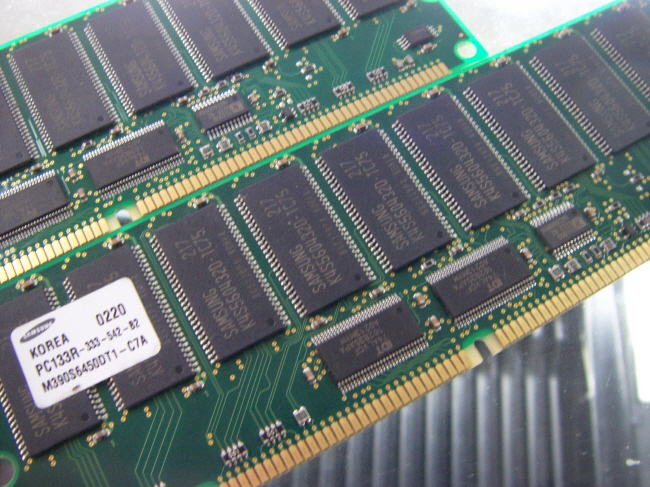 [중고]삼성 서버용 SDR 512MB PC-133R REG ECC