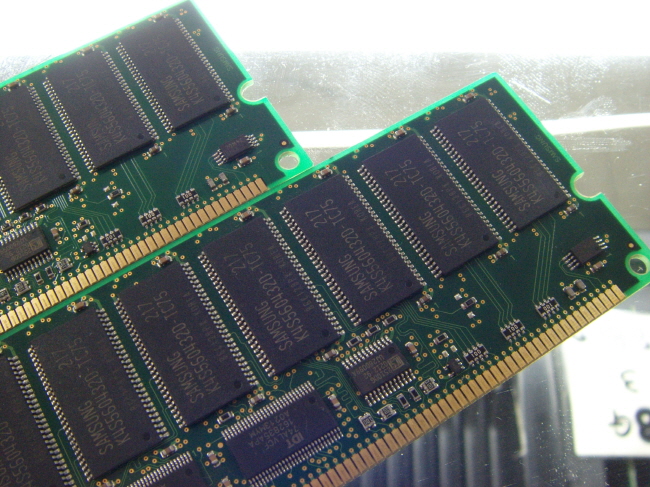 [중고]삼성 서버용 SDR 512MB PC-133R REG ECC