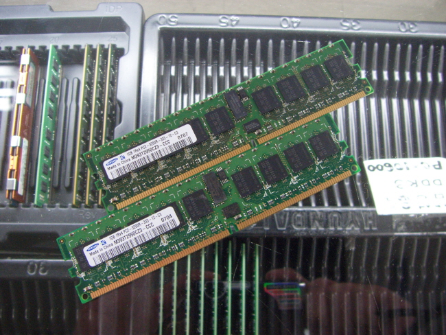 [중고]삼성 서버용 DDR2 1GB PC2-3200R ECC 레지스터