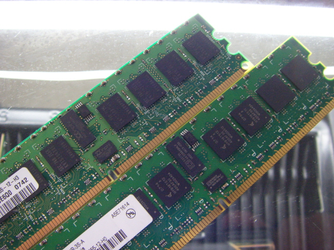 [중고]삼성 서버용 DDR2 1GB PC2-5300P ECC 레지스터