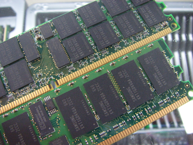 [중고]삼성 서버용 DDR2 2G PC2-3200R ECC 레지스터