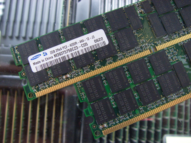 [중고]삼성 서버용 DDR2 2G PC2-4200P ECC 레지스터
