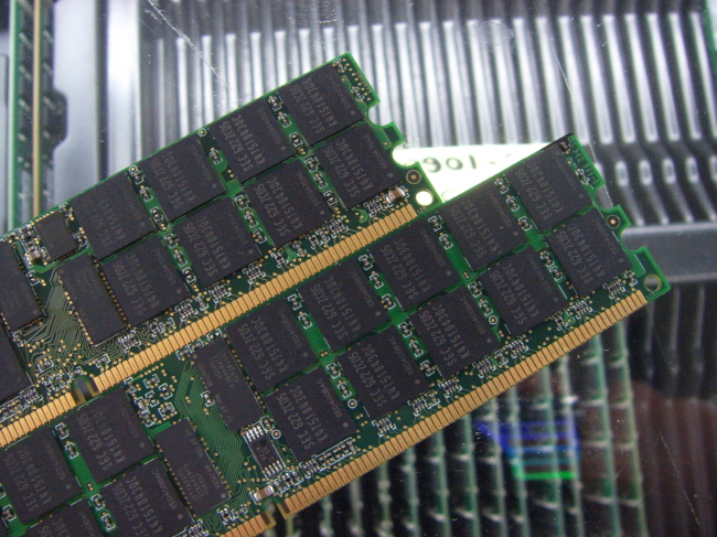 [중고]삼성 서버용 DDR2 2G PC2-4200P ECC 레지스터