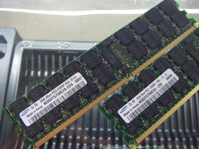 [중고]삼성 서버용 DDR2 2GB PC2-5300P ECC 레지스터