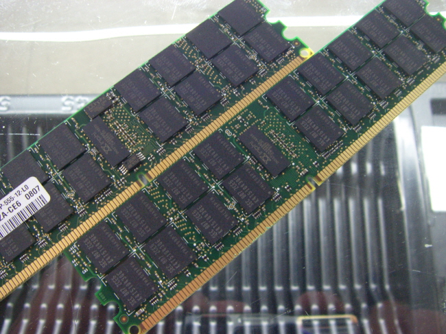 [중고]삼성 서버용 DDR2 2GB PC2-5300P ECC 레지스터