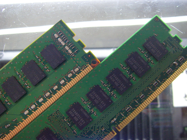 [중고]삼성 서버용 DDR3 2GB PC3-10600E ECC unbuffere