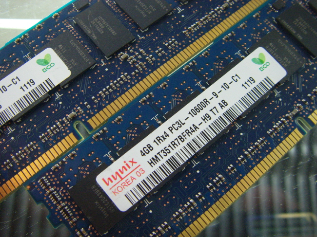 외산 서버용 DDR3 2GB PC3-10600R ECC 레지스터