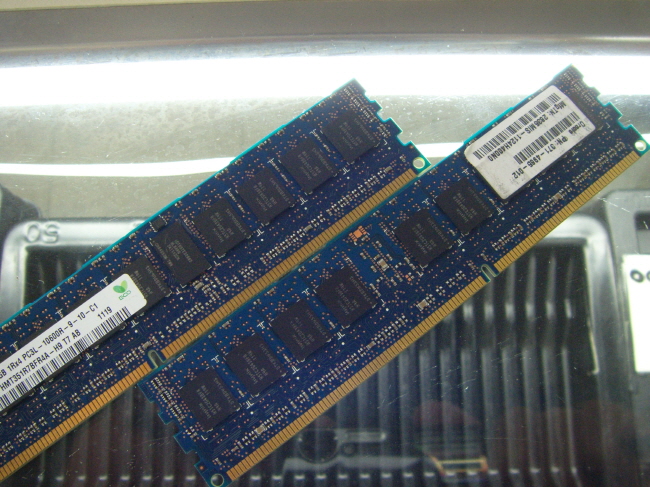 외산 서버용 DDR3 2GB PC3-10600R ECC 레지스터