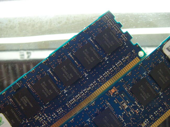 외산 서버용 DDR3 2GB PC3-10600R ECC 레지스터