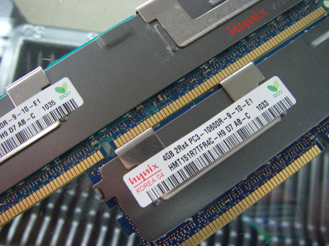 외산 서버용 DDR3 2GB PC3-10600R ECC 레지스터