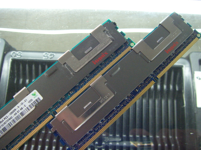 외산 서버용 DDR3 2GB PC3-10600R ECC 레지스터