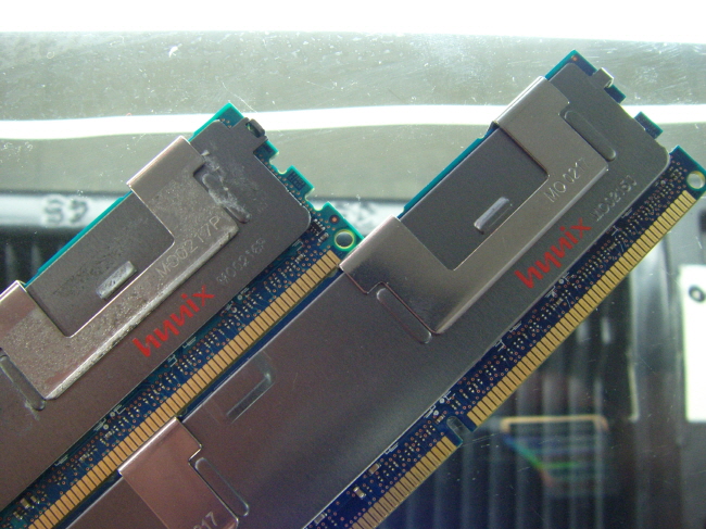 외산 서버용 DDR3 2GB PC3-10600R ECC 레지스터