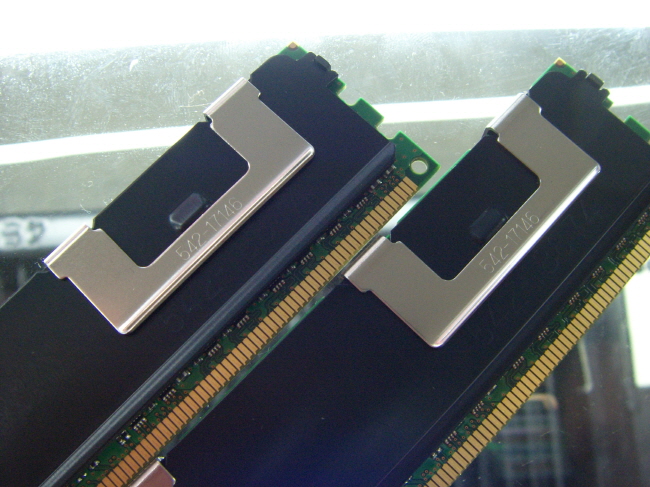 [중고]외산 서버용 DDR3 4GB PC3-8500R ECC 레지스터